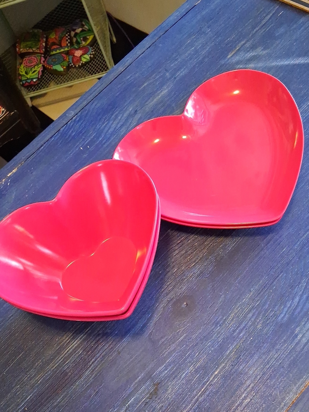 Red Heart Bowls & Plates - 2 Each
